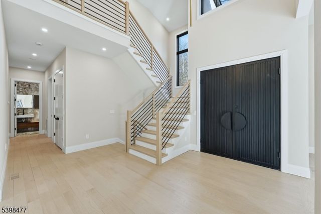 121 Engle St, Cresskill Boro, NJ 07626