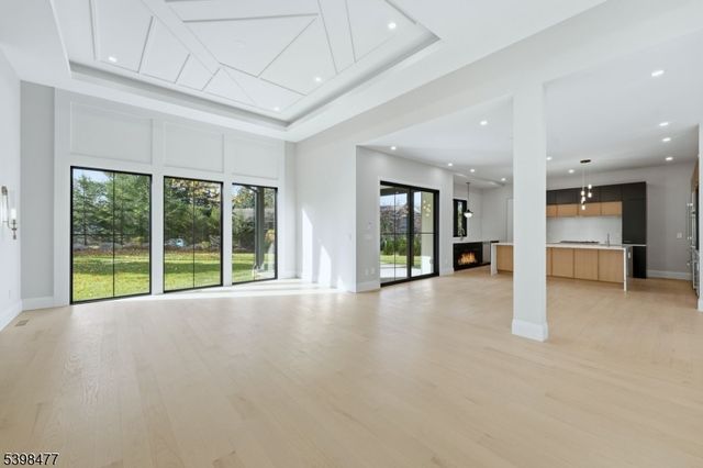 121 Engle St, Cresskill Boro, NJ 07626