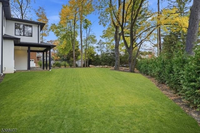 121 Engle St, Cresskill Boro, NJ 07626