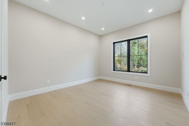 121 Engle St, Cresskill Boro, NJ 07626