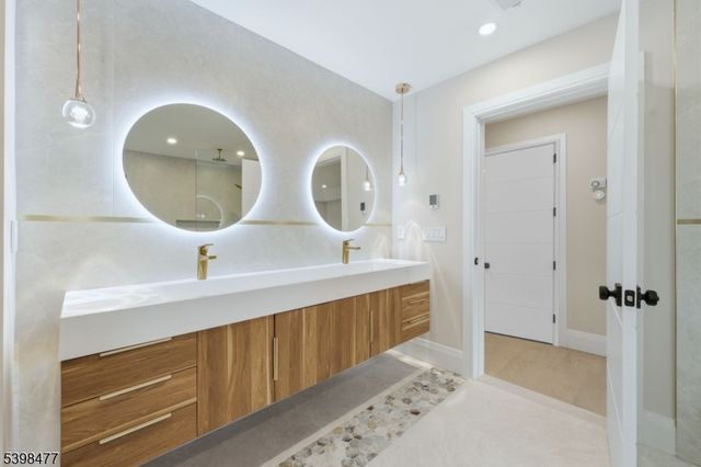 121 Engle St, Cresskill Boro, NJ 07626