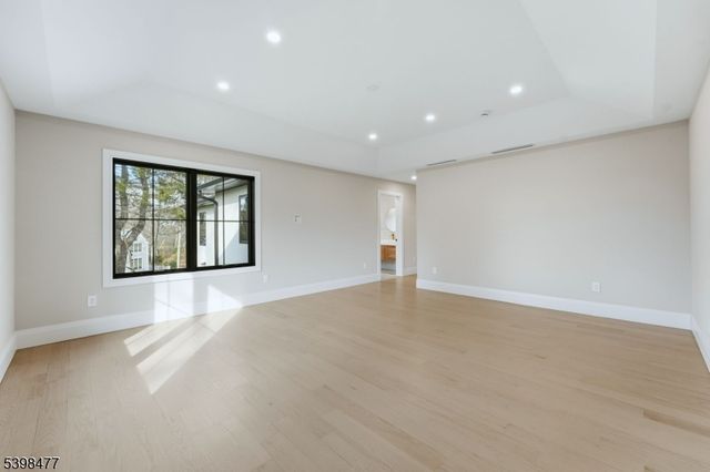 121 Engle St, Cresskill Boro, NJ 07626