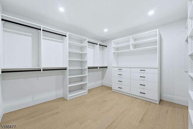 121 Engle St, Cresskill Boro, NJ 07626