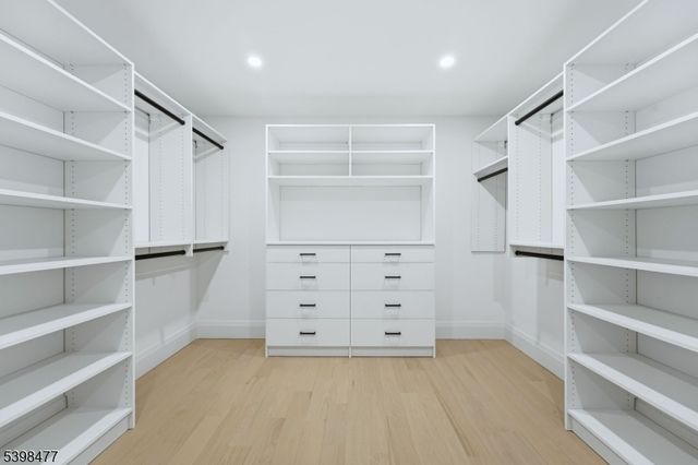 121 Engle St, Cresskill Boro, NJ 07626