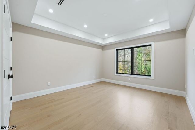 121 Engle St, Cresskill Boro, NJ 07626