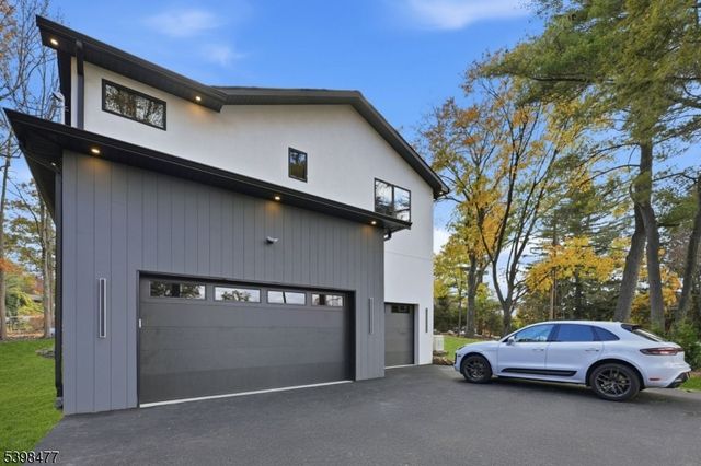 121 Engle St, Cresskill Boro, NJ 07626