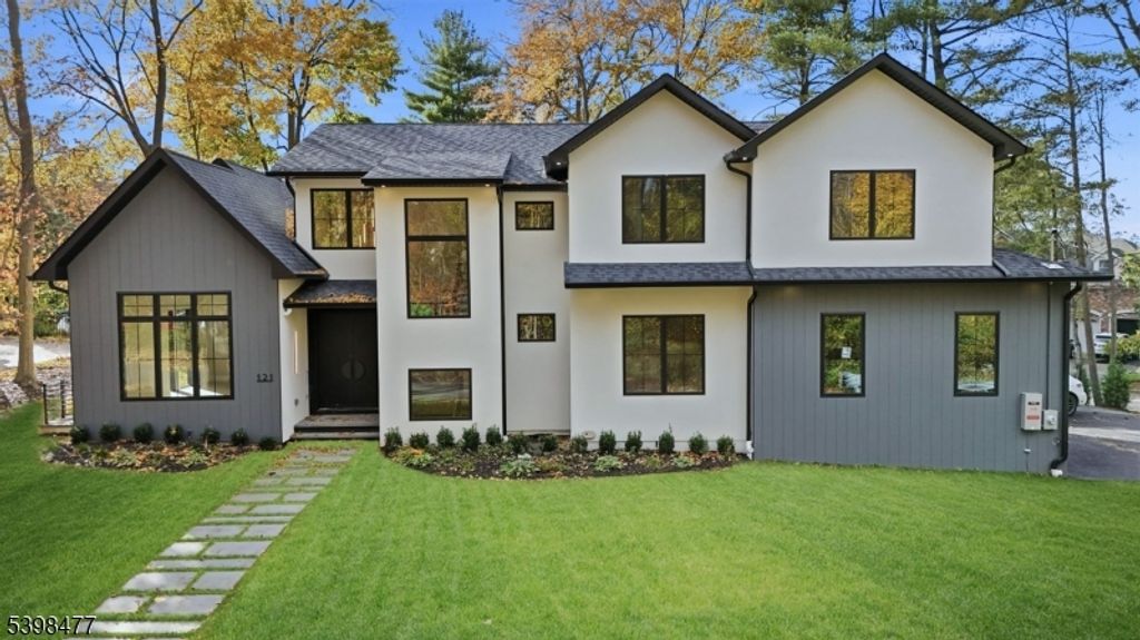 121 Engle St, Cresskill Boro, NJ 07626