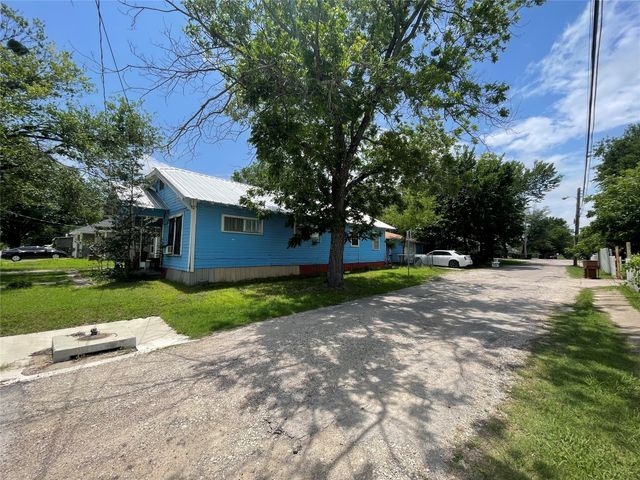 1206 Walnut Street, Greenville, TX 75401