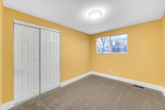 81 Lincoln Avenue, Hobart, IN 46342