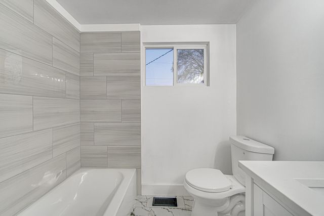 81 Lincoln Avenue, Hobart, IN 46342