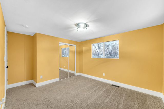 81 Lincoln Avenue, Hobart, IN 46342