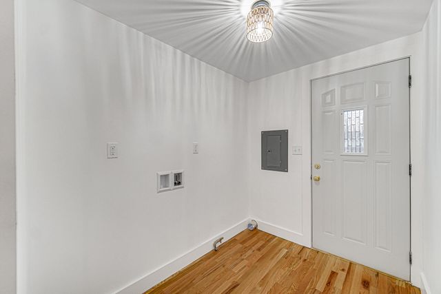 81 Lincoln Avenue, Hobart, IN 46342