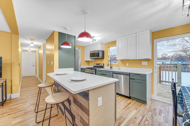 81 Lincoln Avenue, Hobart, IN 46342