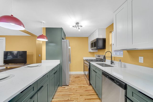 81 Lincoln Avenue, Hobart, IN 46342