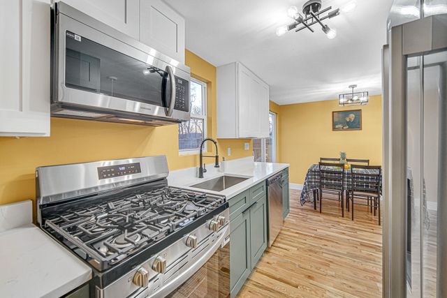 81 Lincoln Avenue, Hobart, IN 46342