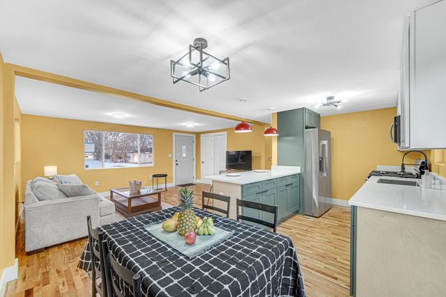 81 Lincoln Avenue, Hobart, IN 46342