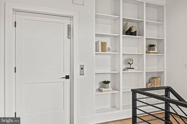 1109 INGLESIDE AVE, Mclean, VA 22101