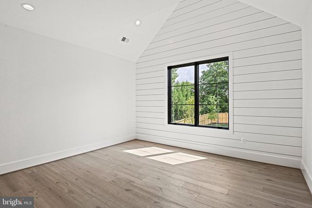 1109 INGLESIDE AVE, Mclean, VA 22101