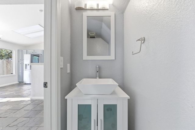 3904 Creedmoor Ave, Modesto, CA 95357