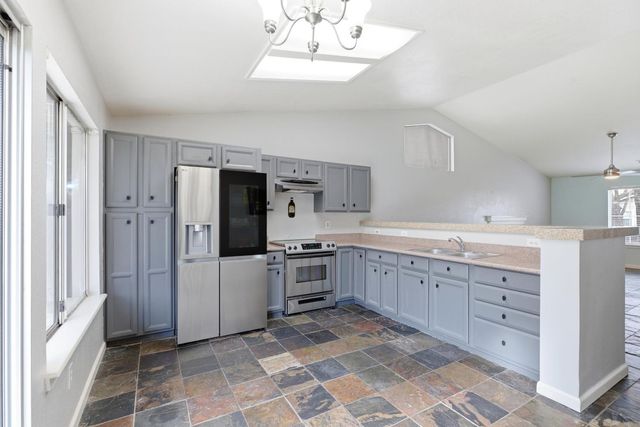 3904 Creedmoor Ave, Modesto, CA 95357