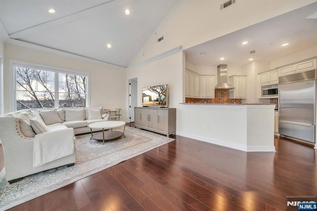 3312 The Plaza, Tenafly, NJ 07670