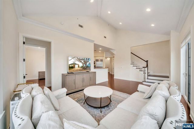 3312 The Plaza, Tenafly, NJ 07670