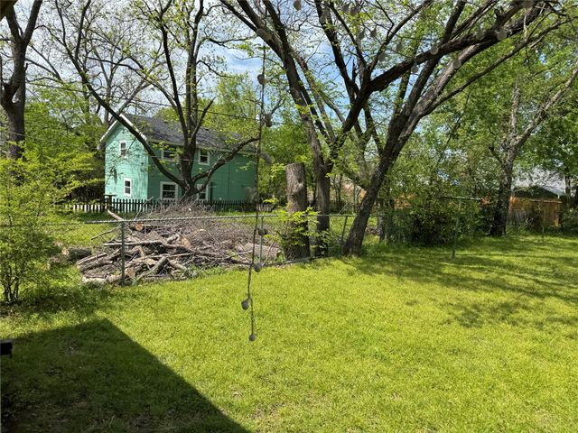 221 W Monterey Street, Denison, TX 75020