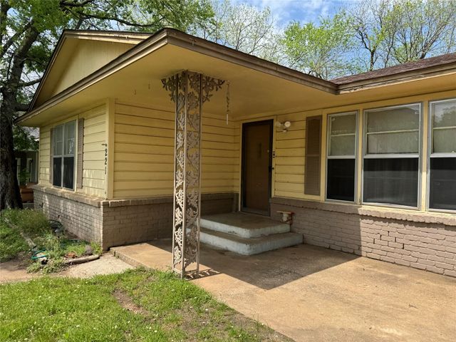 221 W Monterey Street, Denison, TX 75020