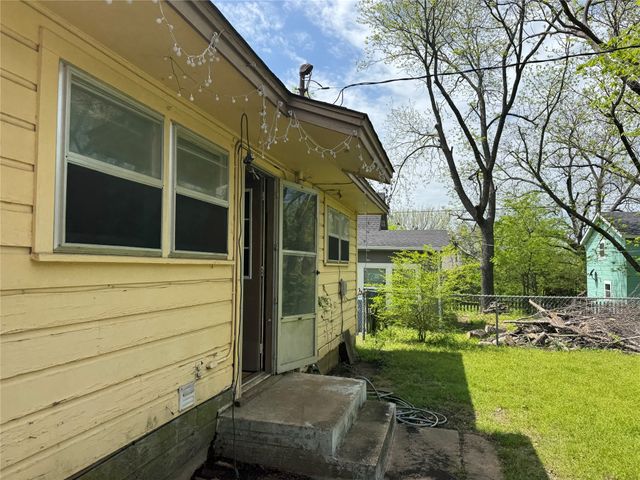 221 W Monterey Street, Denison, TX 75020