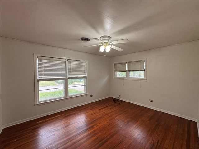 221 W Monterey Street, Denison, TX 75020