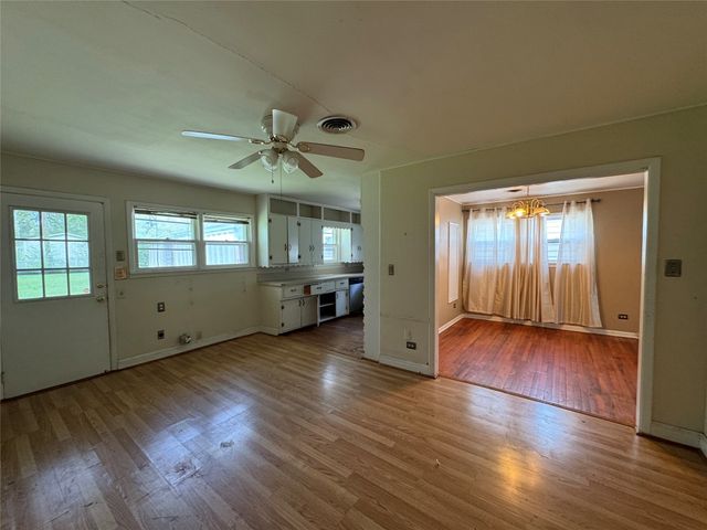 221 W Monterey Street, Denison, TX 75020