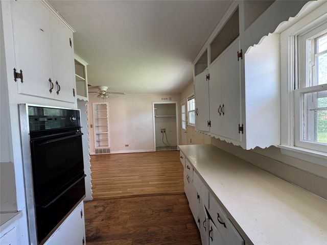 221 W Monterey Street, Denison, TX 75020