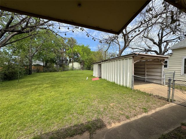 221 W Monterey Street, Denison, TX 75020