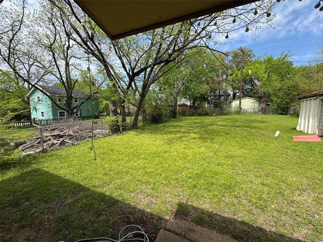 221 W Monterey Street, Denison, TX 75020