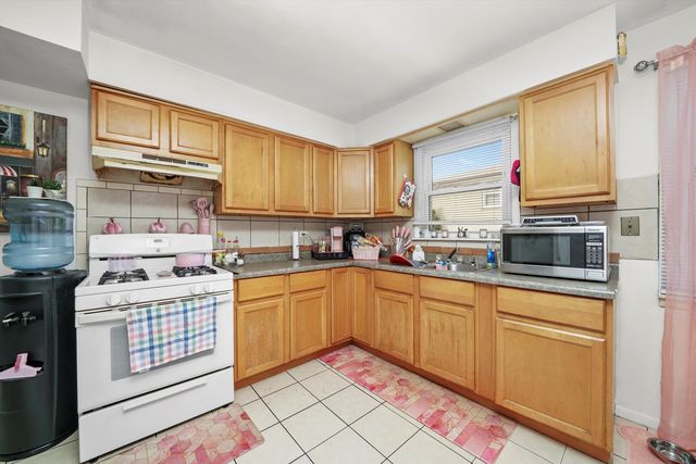 7549 S Roberts Road, Bridgeview, IL 60455