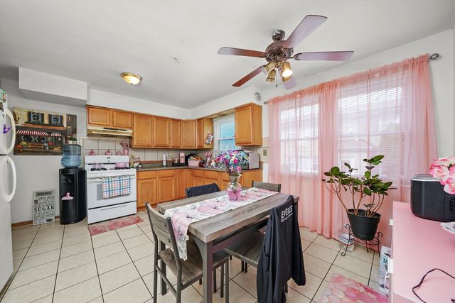 7549 S Roberts Road, Bridgeview, IL 60455