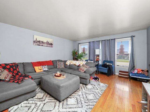 7549 S Roberts Road, Bridgeview, IL 60455