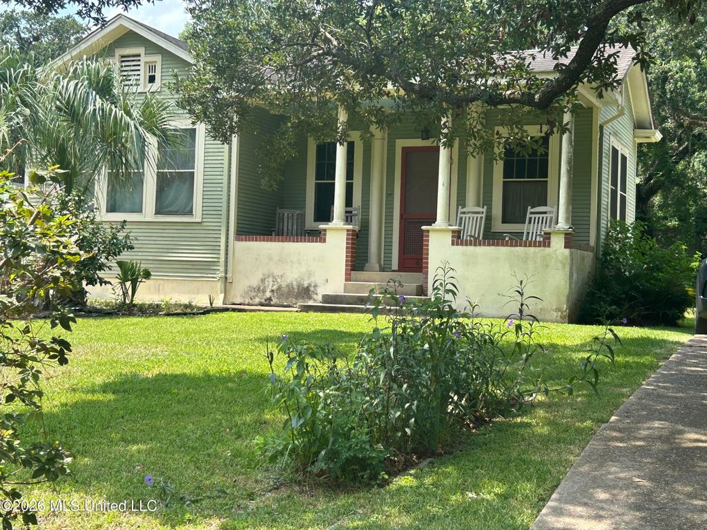417 Jackson Avenue, Ocean Springs, MS 39564