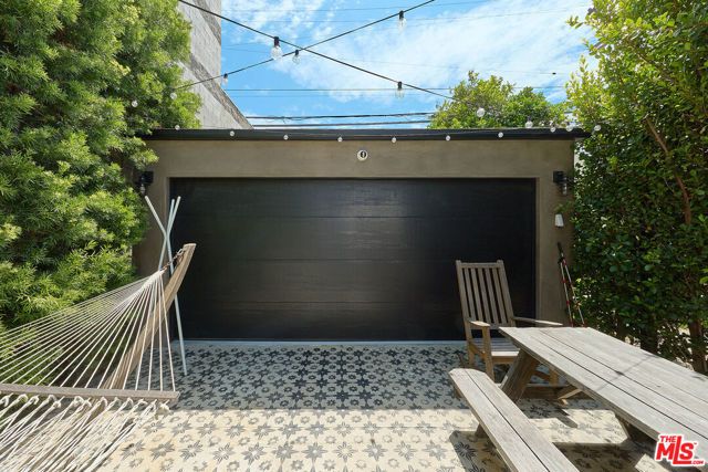 526 Victoria Avenue, Los Angeles, CA 90291