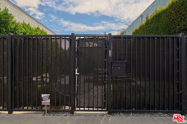 526 Victoria Avenue, Los Angeles, CA 90291