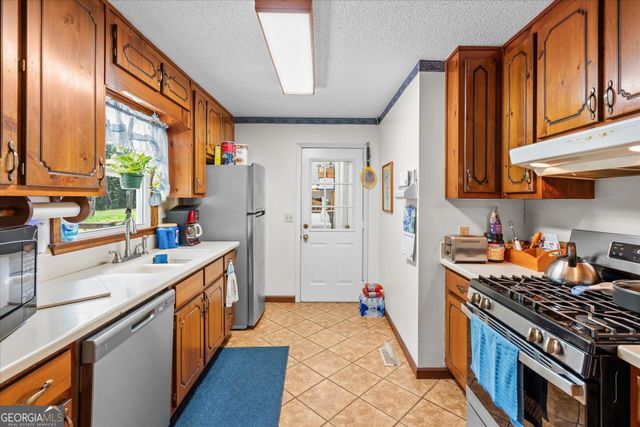 135 Russell Lane, Carrollton, GA 30116