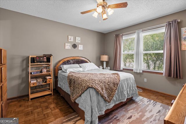 135 Russell Lane, Carrollton, GA 30116