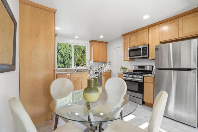 1030 Bradley Way, East Palo Alto, CA 94303