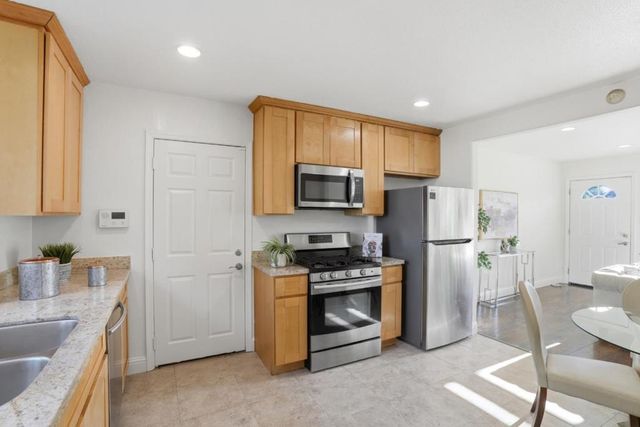 1030 Bradley Way, East Palo Alto, CA 94303