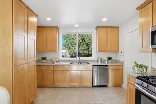 1030 Bradley Way, East Palo Alto, CA 94303