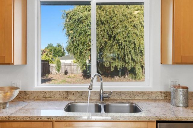 1030 Bradley Way, East Palo Alto, CA 94303