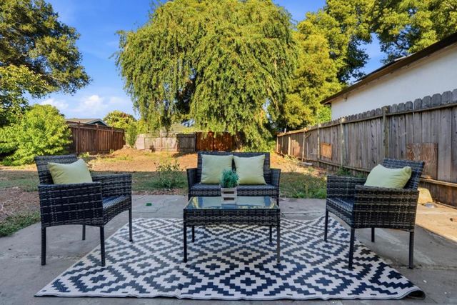 1030 Bradley Way, East Palo Alto, CA 94303