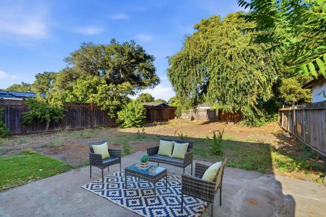1030 Bradley Way, East Palo Alto, CA 94303