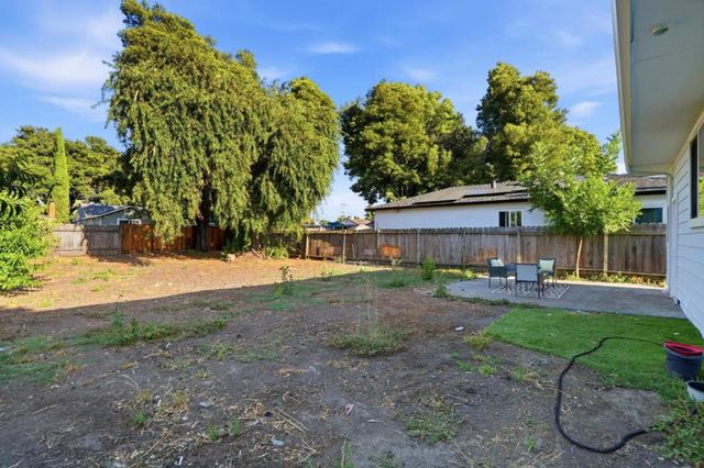 1030 Bradley Way, East Palo Alto, CA 94303