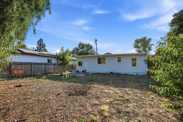 1030 Bradley Way, East Palo Alto, CA 94303